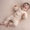 24085007 onesie dots amour beige sfeerfoto