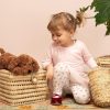 919742 Hermann Teddy Collection knuffel bungelende hond sfeerfoto hond op mand