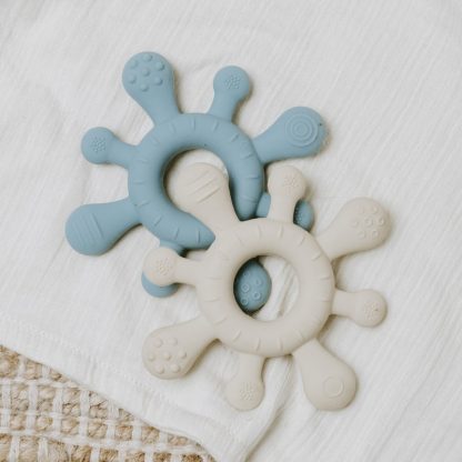 Baby's Only bijtring blossom sfeer vintage blue warm linen