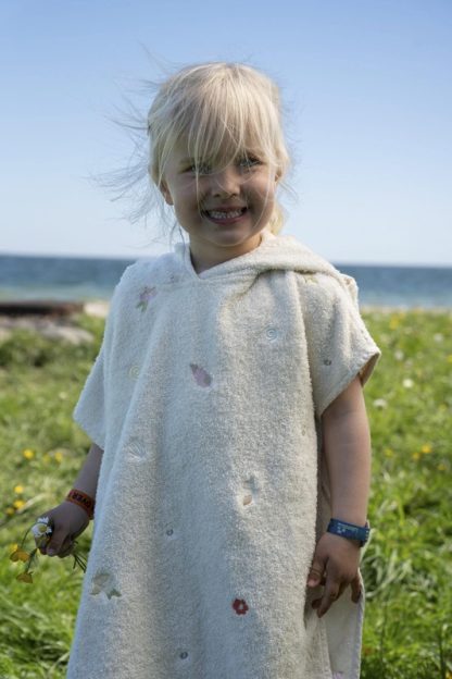 FI-03574 Filibabba badponcho ocean blossom sfeerfoto voorkant