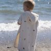 FI-03575 Filibabba badponcho dino beach sfeerfoto achterkant