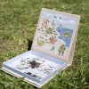 FI-03586 Filibabba magnetische puzzel dino beach sfeerfoto puzzel op grasveld