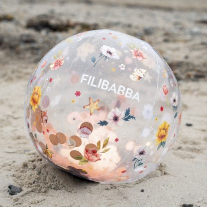 FI-03616 Filibabba strandbal Alfie ocean blossom confetti sfeerfoto op het strand