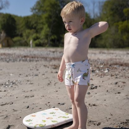 FI-03631 Filibabba zwembroek dino beach sfeerfoto met bodyboard