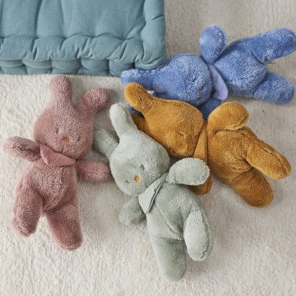 Nattou knuffel konijn Tipidou sfeerfoto knuffels liggend