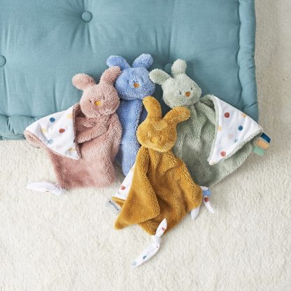 Nattou knuffeldoekje konijn Tipidou sfeerfoto alle kleuren