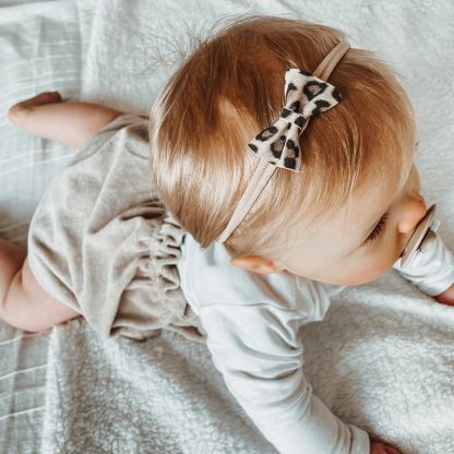 Peek-a-Beau haarband Rosie panter beige sfeerfoto