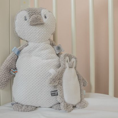 Snoozebaby knuffeldoekje pinguin Pimmy Pim star white sfeerfoto
