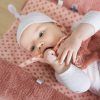 Snoozebaby knuffeldoekje vlinder Bella dusty rose sfeerfoto