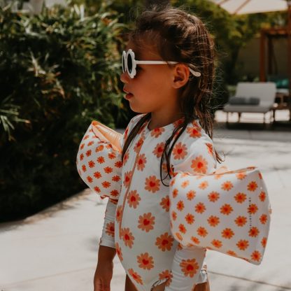 Swim Essentials zwembandjes floral love 2-6 jaar sfeerfoto