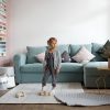 Toddlekind opbergmand stone sfeerfoto woonkamer
